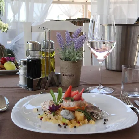 Отель Freskia 4*