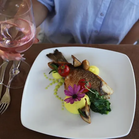 Отель Freskia Велипойе