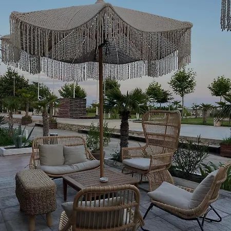 Freskia فندق