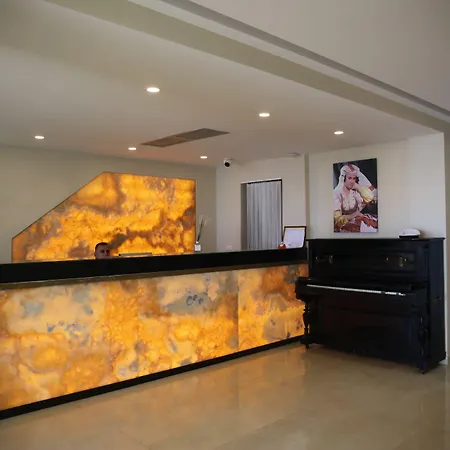 Freskia Велипойе