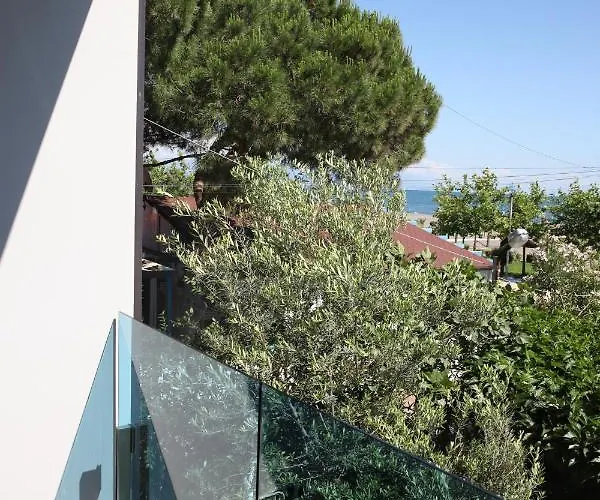 Freskia Hotel Velipojë