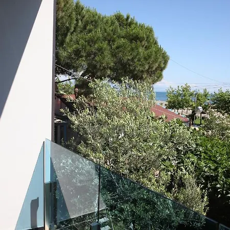 Freskia Hotel Velipojë